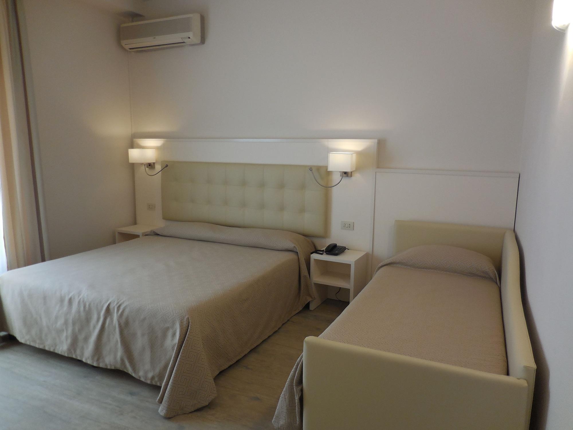 Hotel Lupori Viareggio Exterior photo