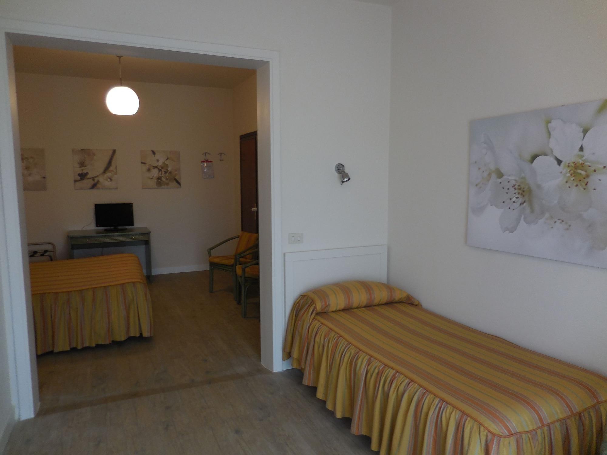 Hotel Lupori Viareggio Exterior photo