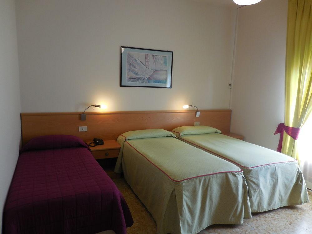 Hotel Lupori Viareggio Exterior photo