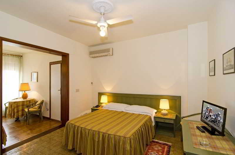 Hotel Lupori Viareggio Exterior photo