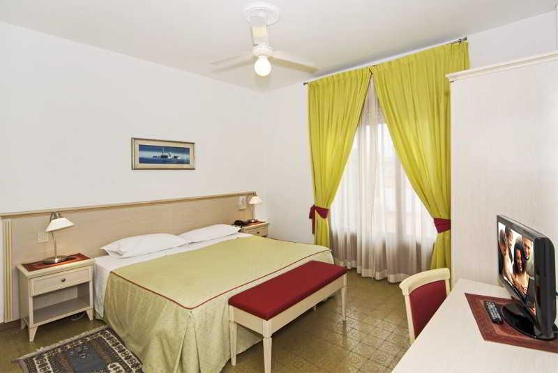 Hotel Lupori Viareggio Exterior photo
